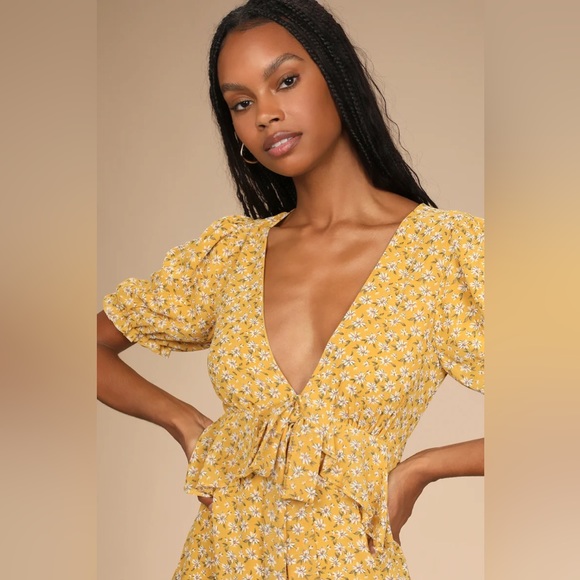 Anything Lovelier Yellow Floral Print Tiered Midi Dress size Medium - Picture 2 of 10